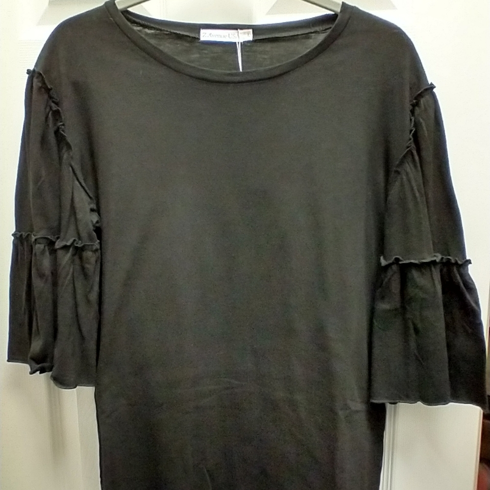 Black Bell sleeved 3/4 length top size L